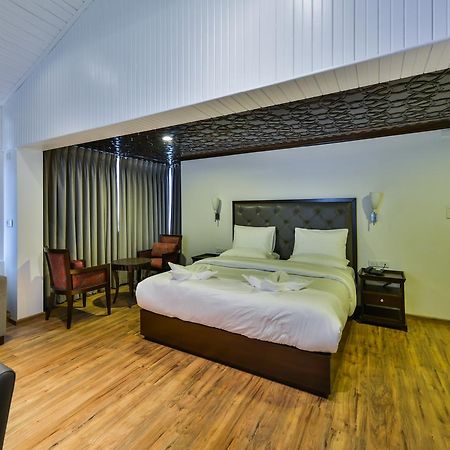 Hotel Metropolis Срінагар Екстер'єр фото
