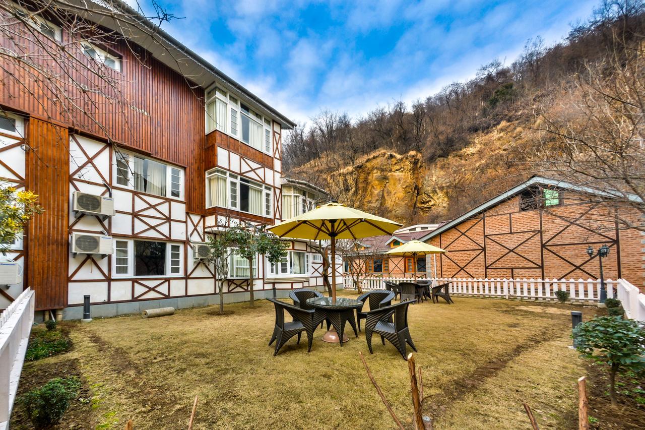 Hotel Metropolis Срінагар Екстер'єр фото