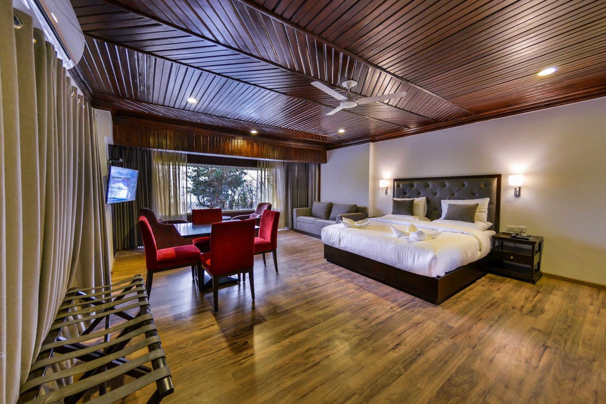 Hotel Metropolis Срінагар Екстер'єр фото
