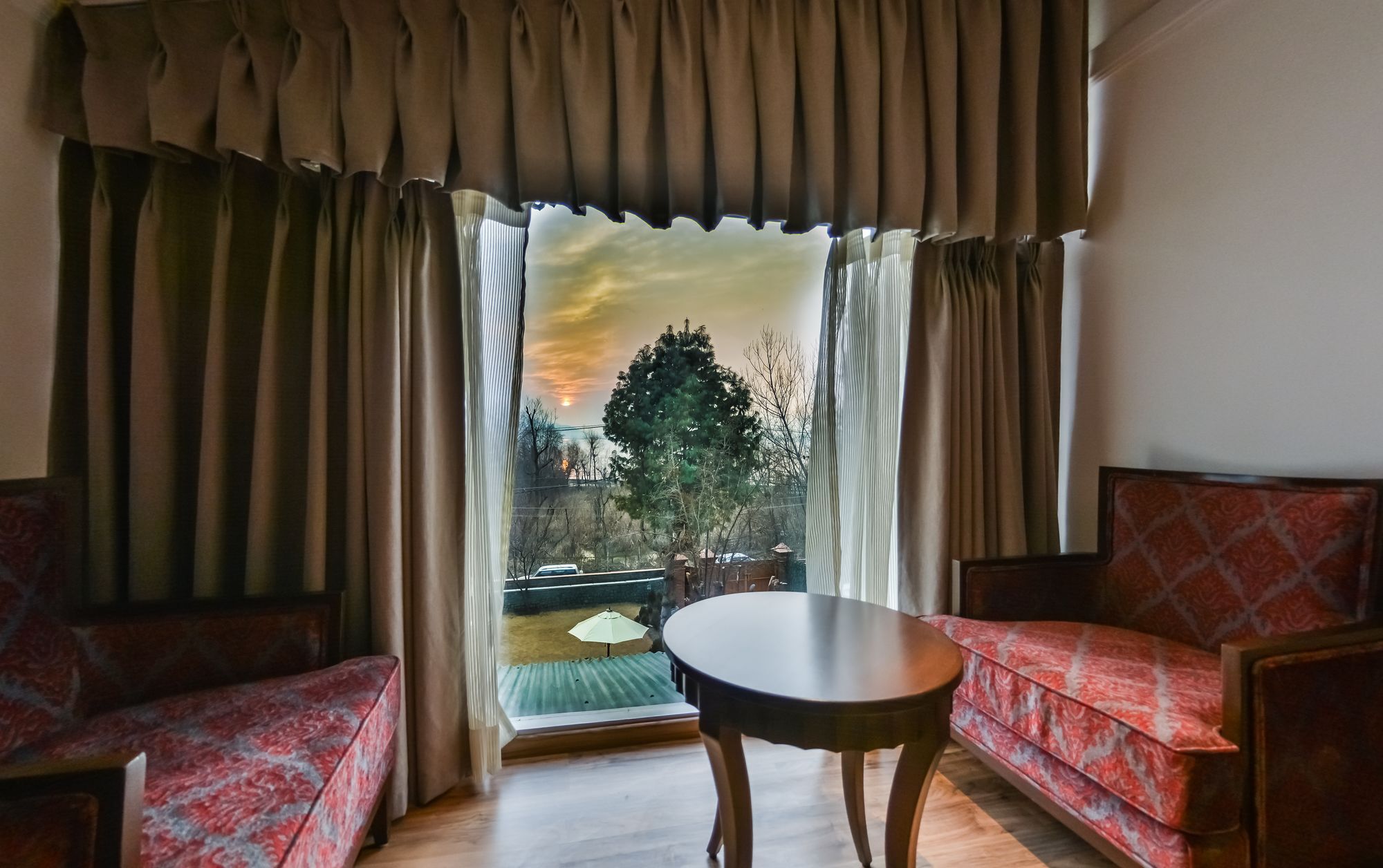 Hotel Metropolis Срінагар Екстер'єр фото